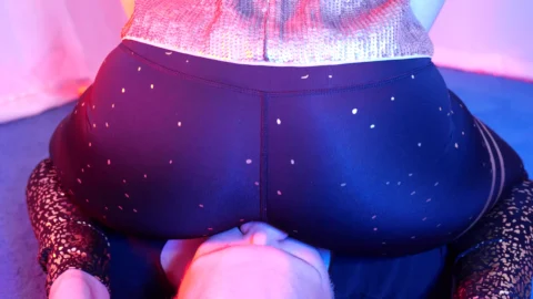 Tight Legging Facesit preview from Sexy Sits